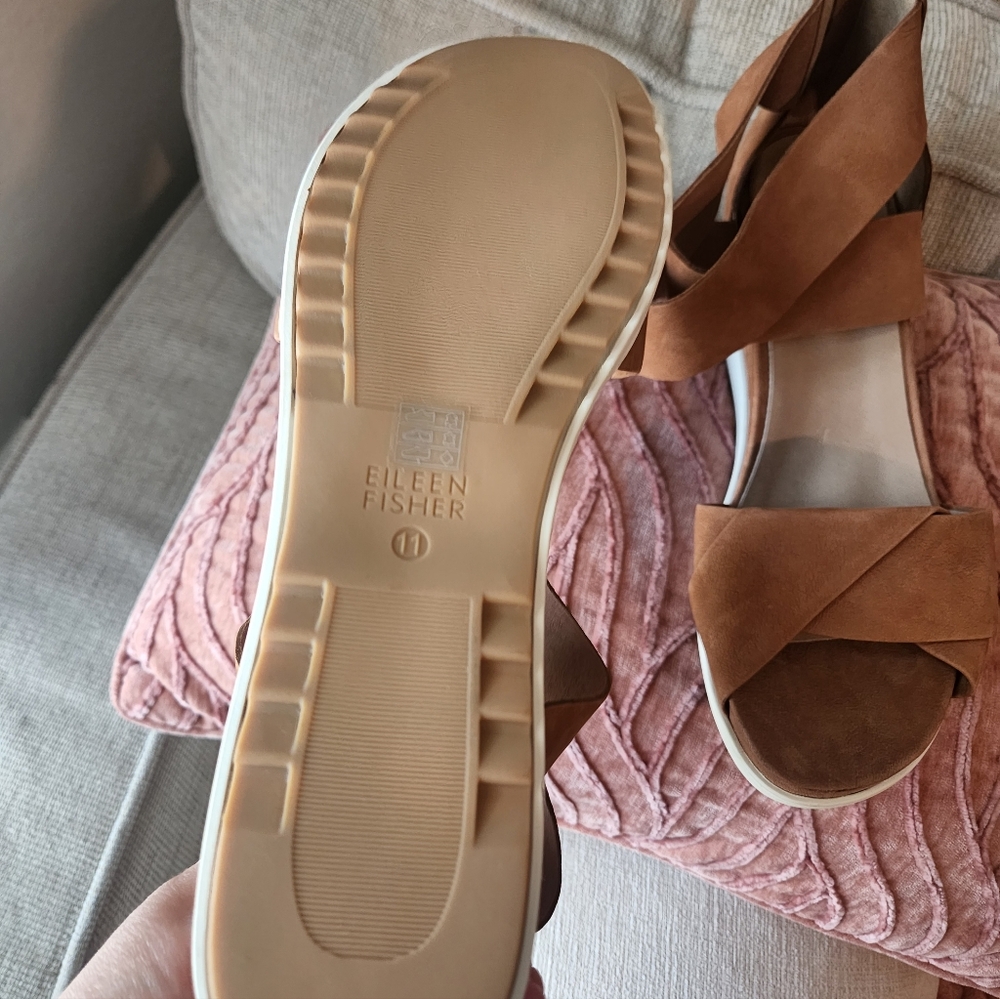 Eileen Fisher Women's Tan Sandals - Picture 5 of 10